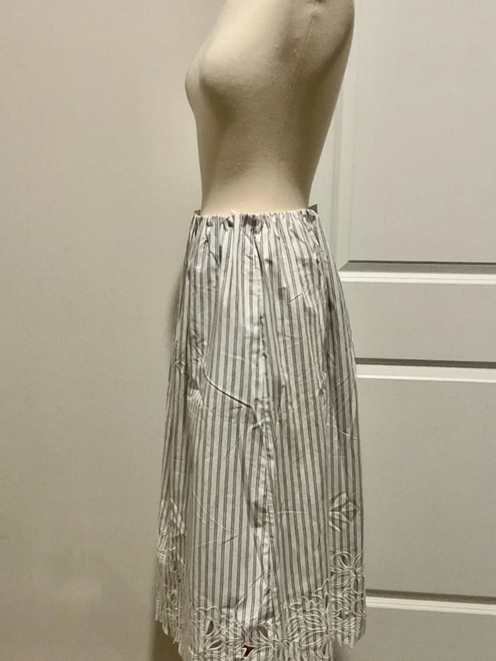 j.crew embroidered pull-on midi skirt in striped cotton poplin. size: l.